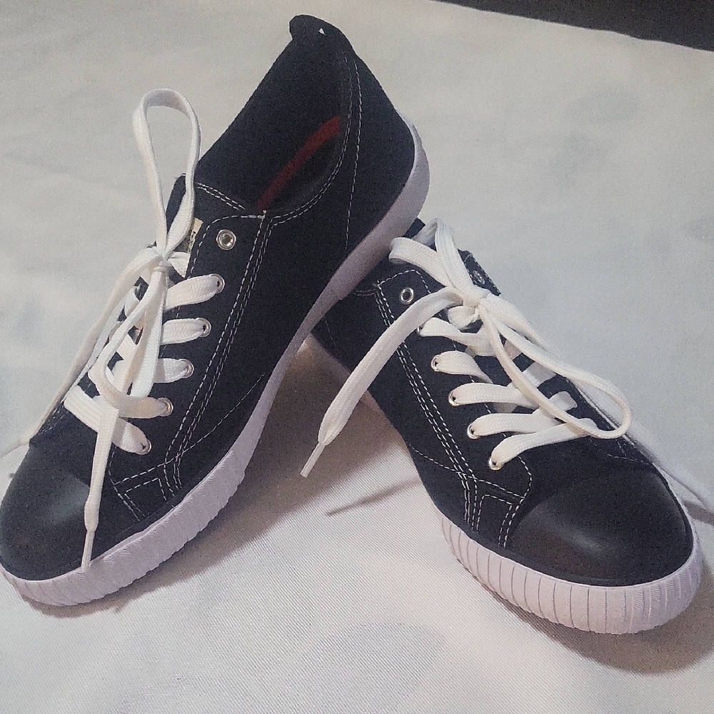 Women's Levi's  Anika C-Logo Canvas Sneakers